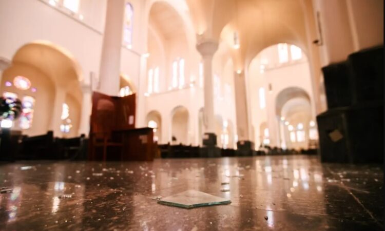Catedral de Fortaleza é invadida e vandalizada