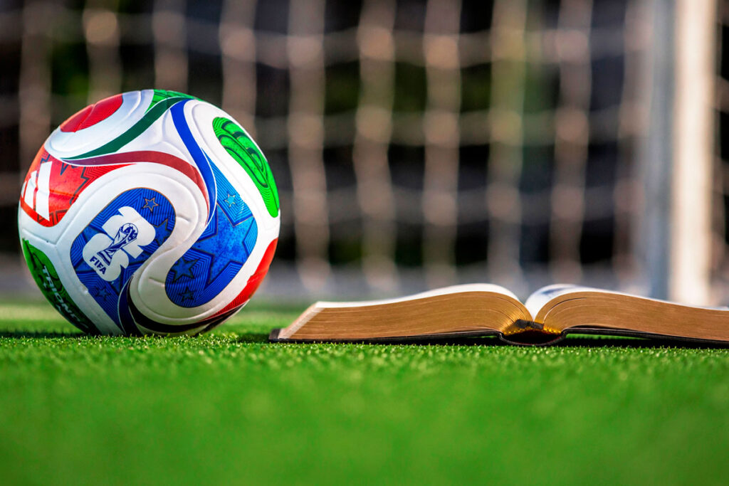 FOTO-1-ABERTURA-BOLA-OFICIAL-COPA-2026-E-BIBLIA-ABERTA-by-Arte-sobre-foto-de-U.-J.-Alexander-Adobe-Stock-1024×683 FOTO-1-ABERTURA-BOLA-OFICIAL-COPA-2026-E-BIBLIA-ABERTA-by-Arte-sobre-foto-de-U.-J.-Alexander-Adobe-Stock-1024x683