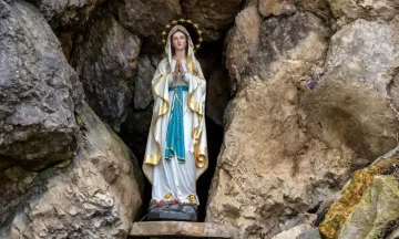 989720309-dia-de-nossa-senhora-de-lourdes