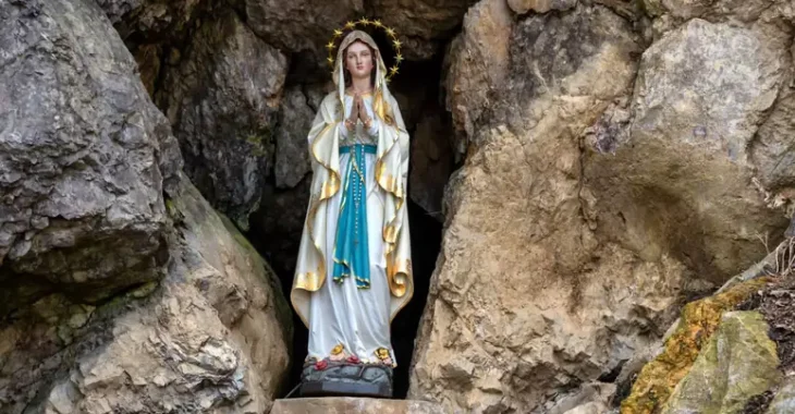 989720309-dia-de-nossa-senhora-de-lourdes