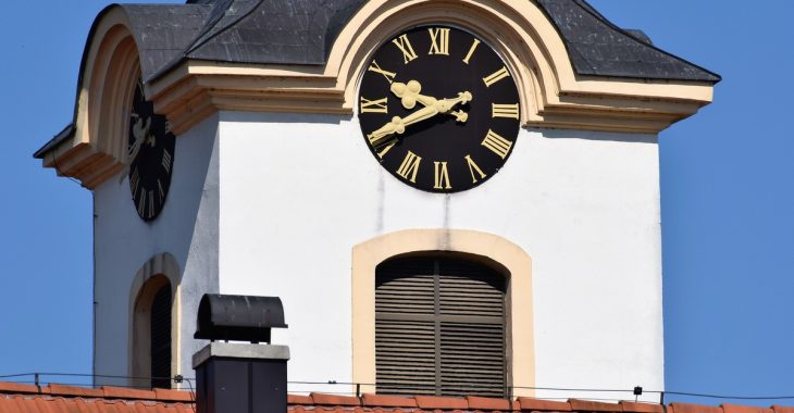 church-clock-4353525_1920