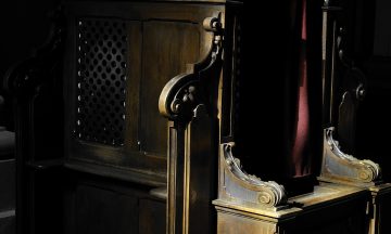 confession-6870440_1920