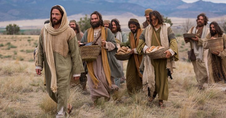 jesus-alimentando-o-povo-no-deserto