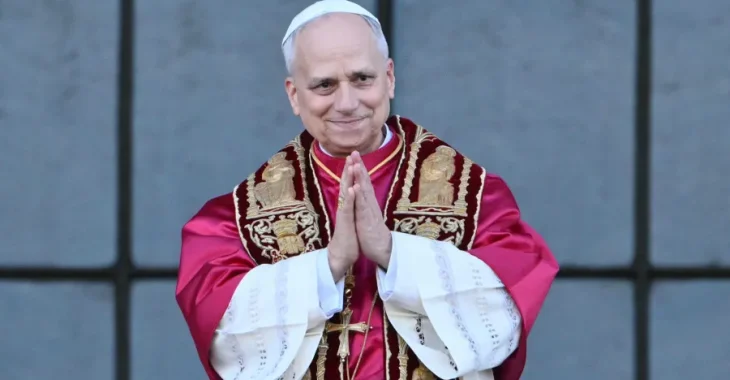o-papa-leao-14-cumprimenta-o-publico-na-arquibasilica-de-sao-joao-de-latrao-em-roma-na-italia-1748194522399_v2_900x506.jpg