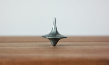 photo-1533928298208-27ff66555d8d