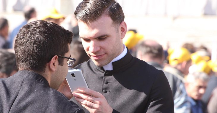 priest-g1ea87ec63_1920