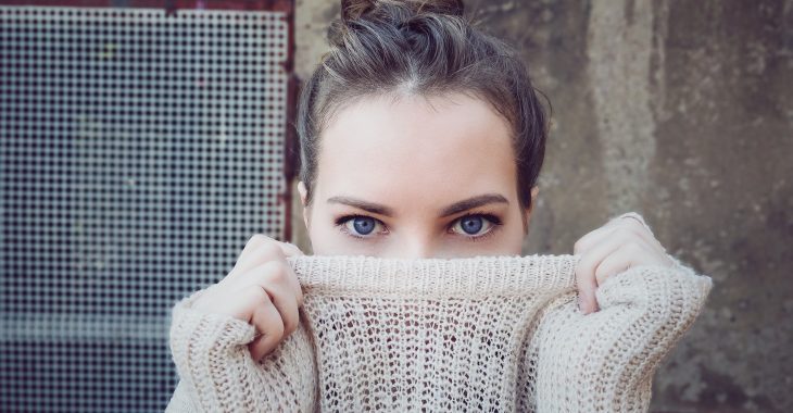 woman-g124b20724_1920